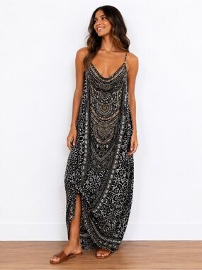 TRUE COLOURS by La Moda 
Stunning Navy & Gold Embellished Maxi Sundress💫